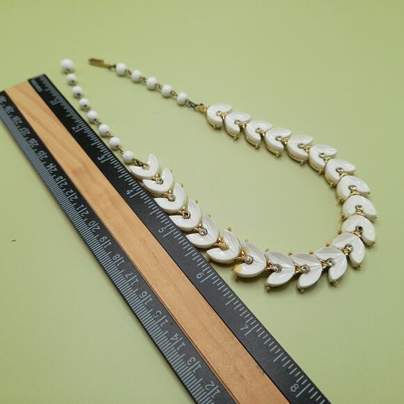 Vintage White Lucite Choker Necklace, Gold Tone, 1950s, 15 1/2 Inches - Picture 11 of 12